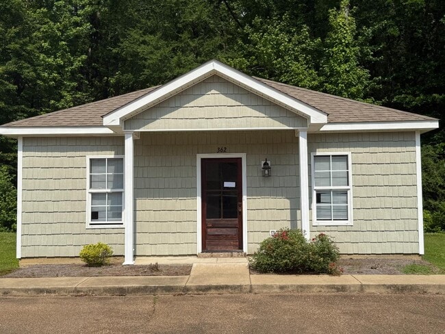 Primary Photo - 360 Acadia Lp