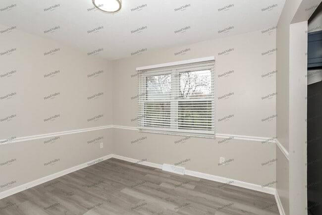 Building Photo - 5563 Little Flower Ave