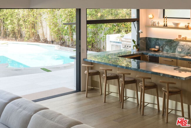 Building Photo - 606 N Ardmore Ave