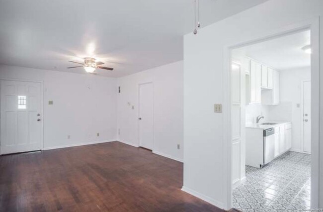 Primary Photo - Perfect 3 BD 2 BA home near Alamo Heights ...