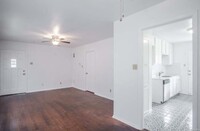 Building Photo - Perfect 3 BD 2 BA home near Alamo Heights ...