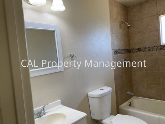 Building Photo - Quaint Home for rent in Greenfield