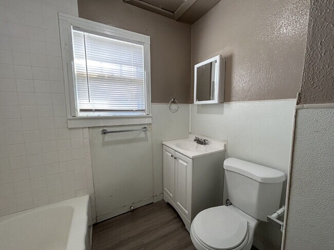 Building Photo - Beautiful Home Located Near Medical District & Tech Campus!