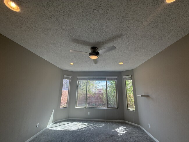 Building Photo - 6624 Yawkey Way NE