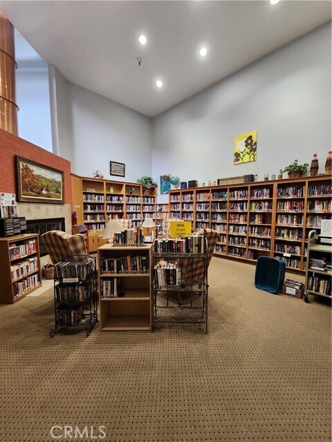 Building Photo - 1295 S Cawston Ave