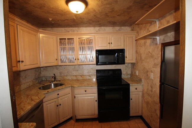 Building Photo - 16 Balmoral St