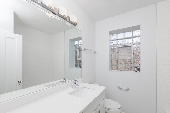 Building Photo - BEC Properties Winnemac LLC
