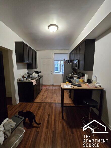 Building Photo - 4449 N Hamlin Ave