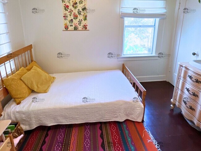 Building Photo - Single Story 2BD/1BA Home Minutes to the B...