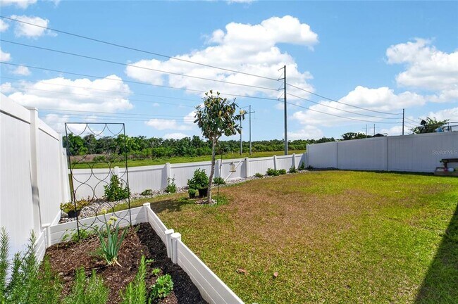 Building Photo - 11176 Leland Groves Dr