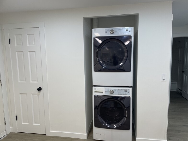 Building Photo - 9535 Ashworth Ave N