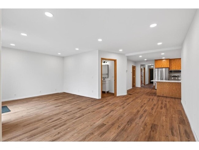 Building Photo - 4437 1st Ave S