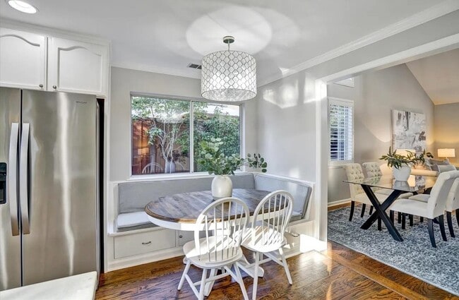 Building Photo - 539 Zenith Ridge Dr