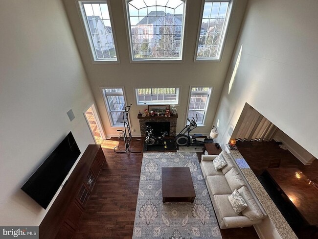 Building Photo - 124 Odyssey Dr