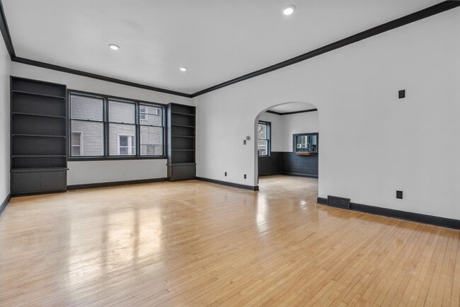Building Photo - 335 1st St