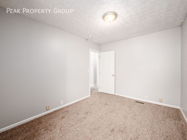 Building Photo - 421 E Mithoff St