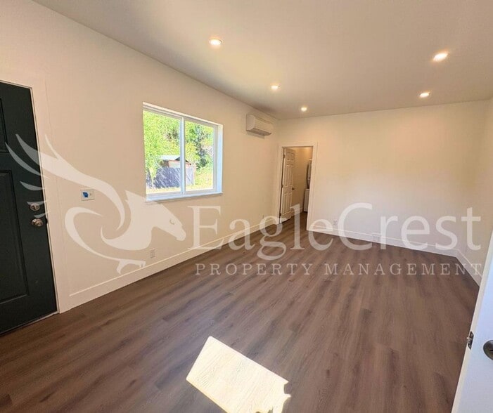 Building Photo - 420ANKENY