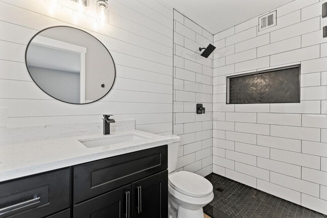 Building Photo - 10423 W Monterosa Dr