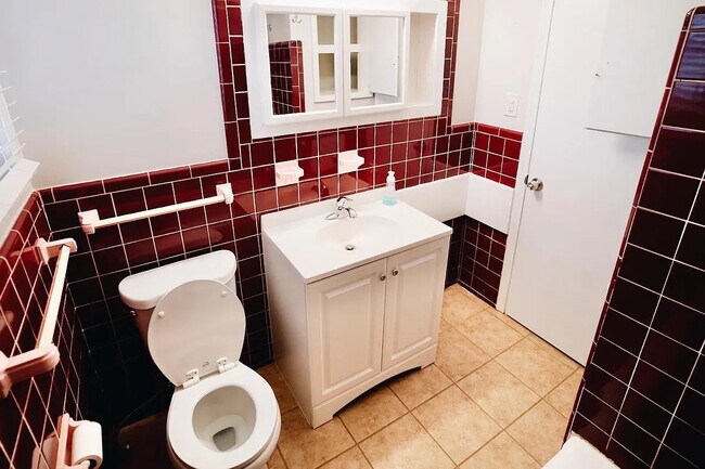 Building Photo - 22000 Gardner St