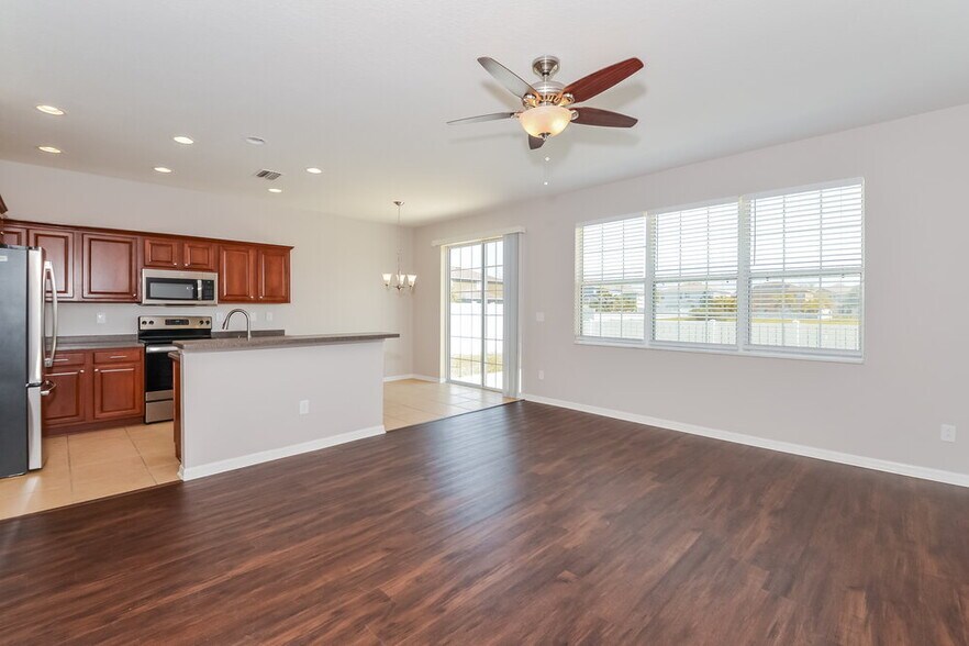 Building Photo - 425 Chimney Rock Dr