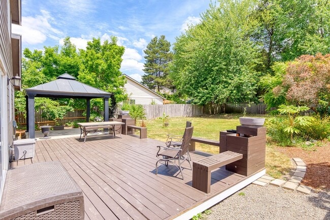 Building Photo - West Beaverton, 3 Bedroom, 2.5 Bath on Large Lot