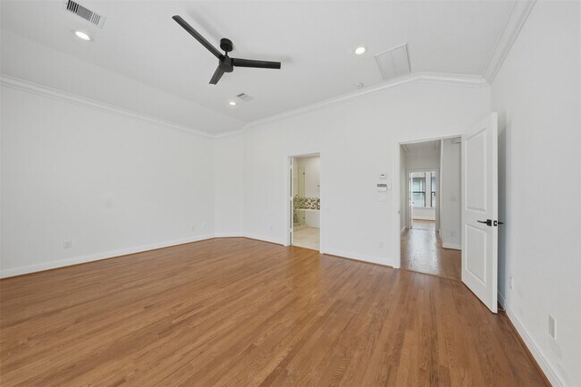 Building Photo - 6130 Hamman St