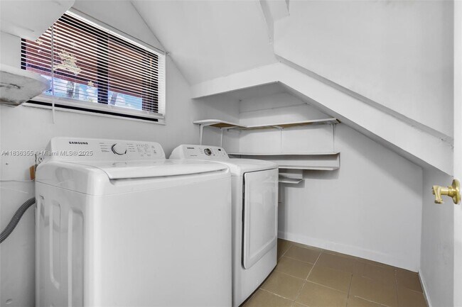 Building Photo - 7026 SW 106th Pl