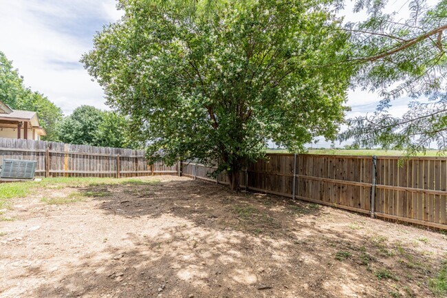 Building Photo - 7910 Lattimer Pond