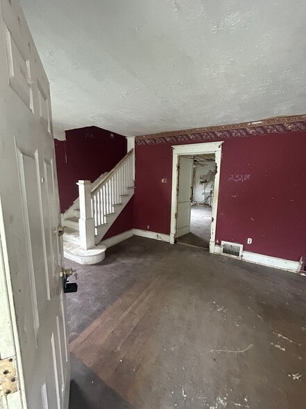 Building Photo - 560 Highland Ave