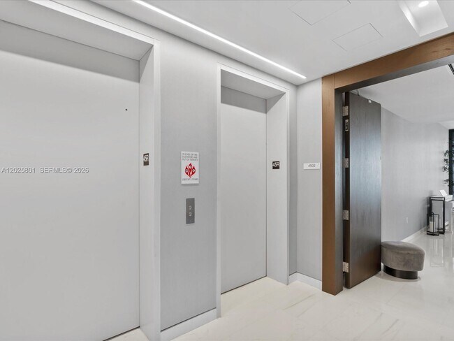 Building Photo - 300 Biscayne Blvd Way