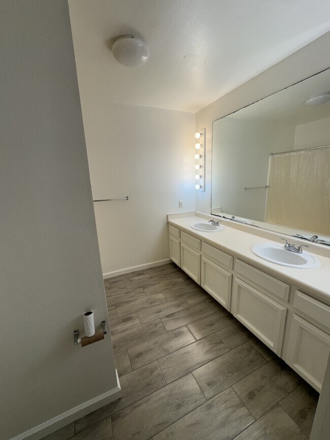 Building Photo - 612 Calle Orlando