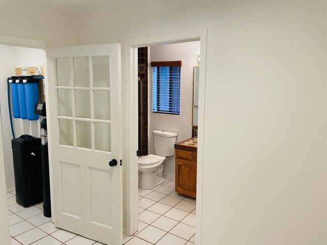 Building Photo - Village of Oak Creek