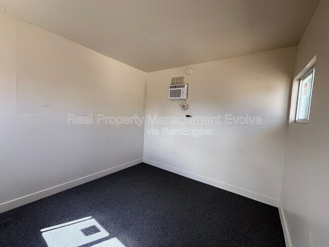 Building Photo - 1535 W Rosemonte Dr