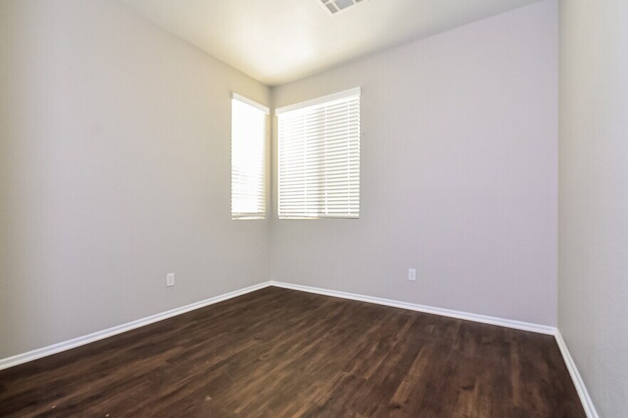 Building Photo - 9048 Blue Raven Ave