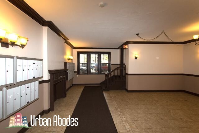 Building Photo - 833 W Wolfram St