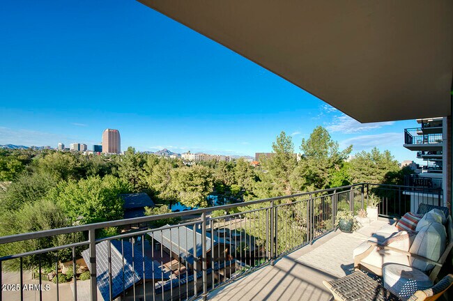 Building Photo - 208 W Portland St