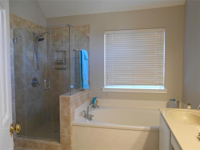 Building Photo - 4804 Holly Berry Dr