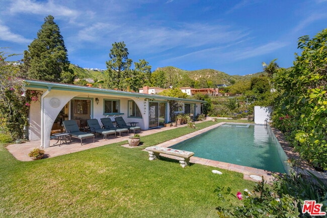 Building Photo - 1336 Bienveneda Ave