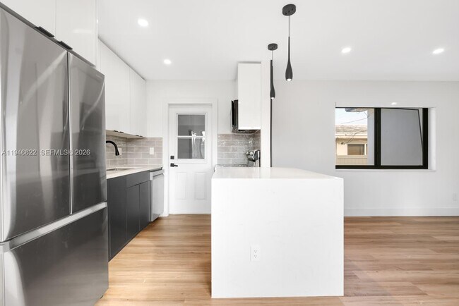 Building Photo - 1201 N 16th Ave