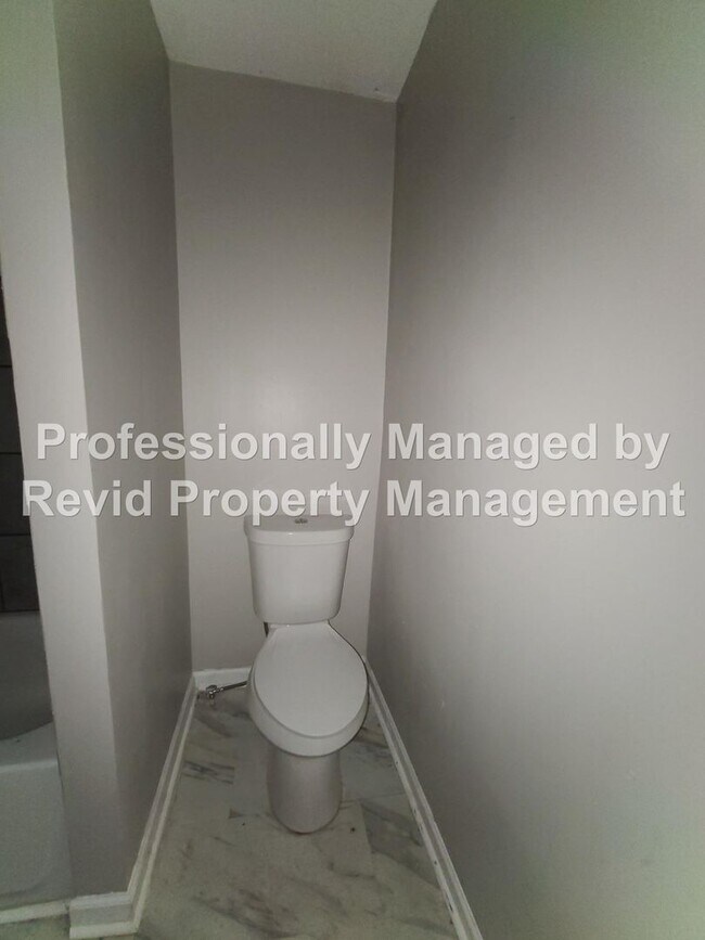 Building Photo - 4989 Wilburn Ave