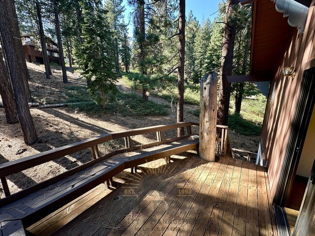 Building Photo - 3 Bedroom Home near Diamond Peak! Allows a...