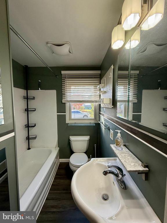 Building Photo - 503 West Lawn Ave