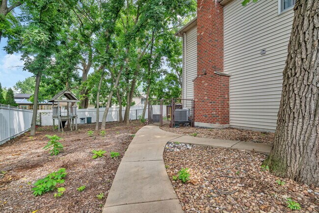 Building Photo - 745 Feather Sound Dr