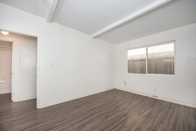 Building Photo - CALIFORNIA/LINCOLN