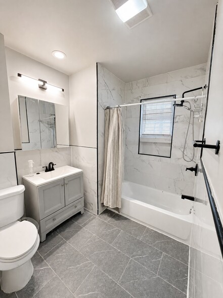 Bathroom - 308 7th Ave W
