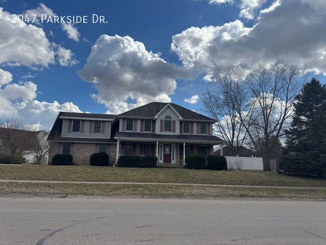 Primary Photo - 2047 Parkside Dr