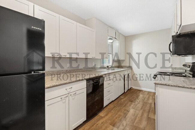 Building Photo - 726 S Bonn St
