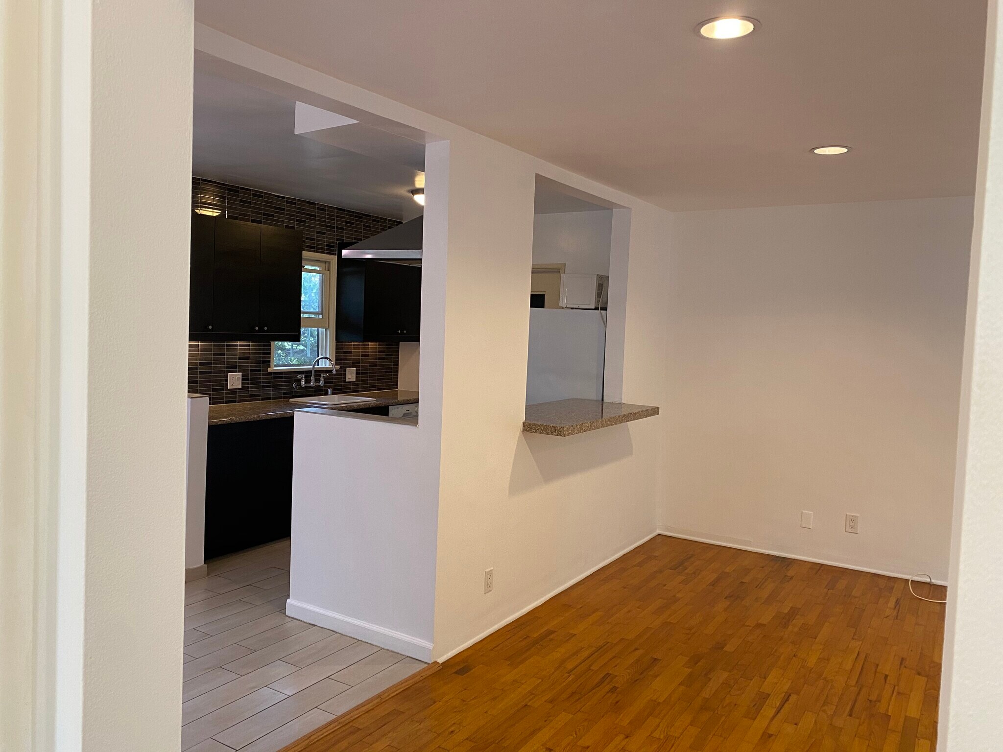 Building Photo - 3315 Caroline Ave