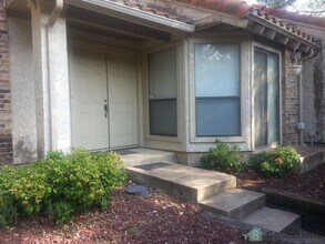 Building Photo - Townhome Available!