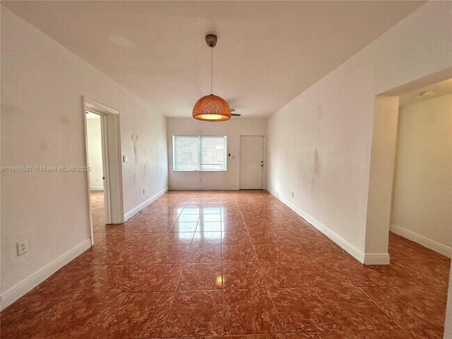 Building Photo - 110 NE 56th St